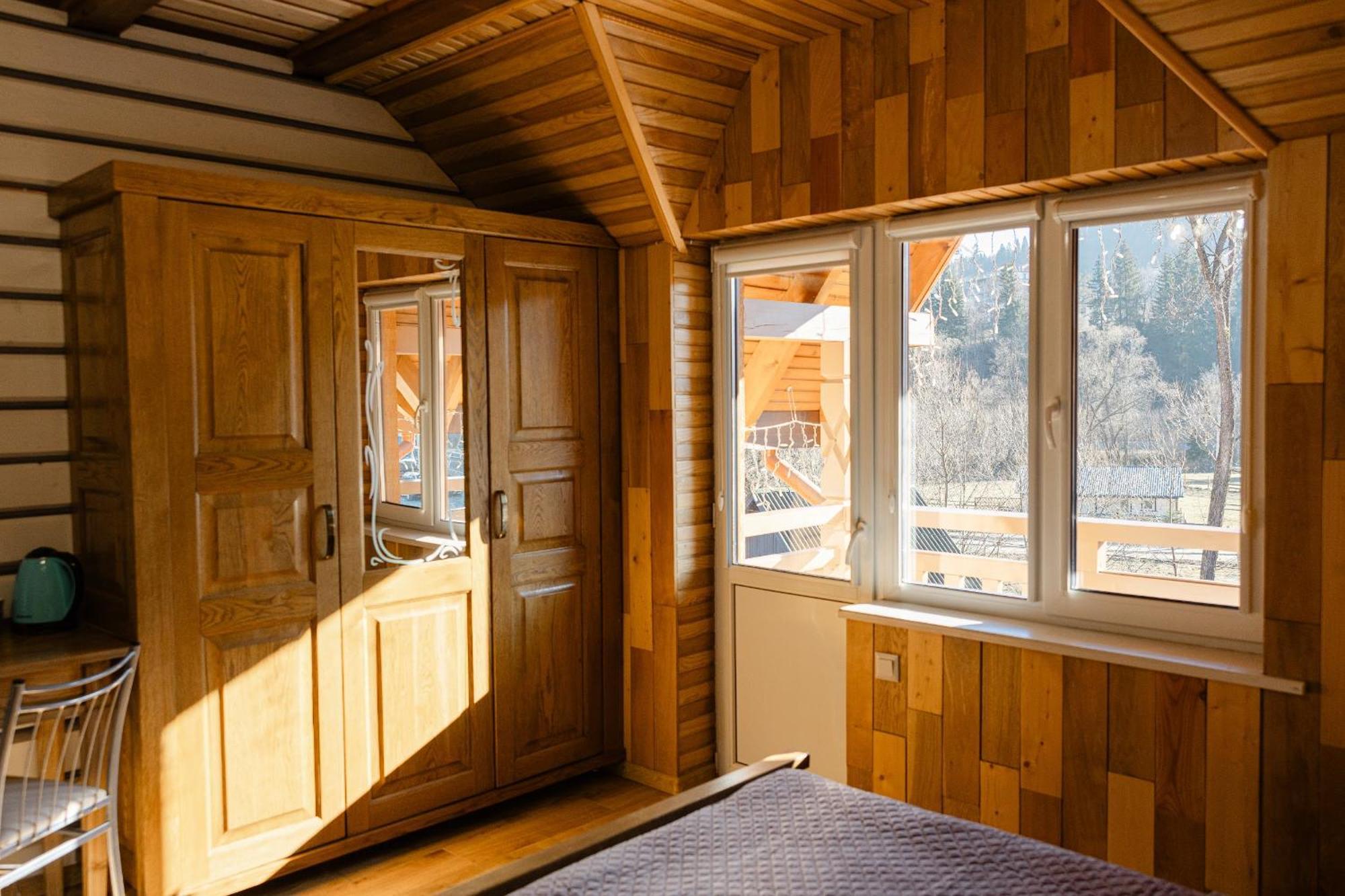 Hotel Zatyshok Nad Prutom à Bukovel Extérieur photo